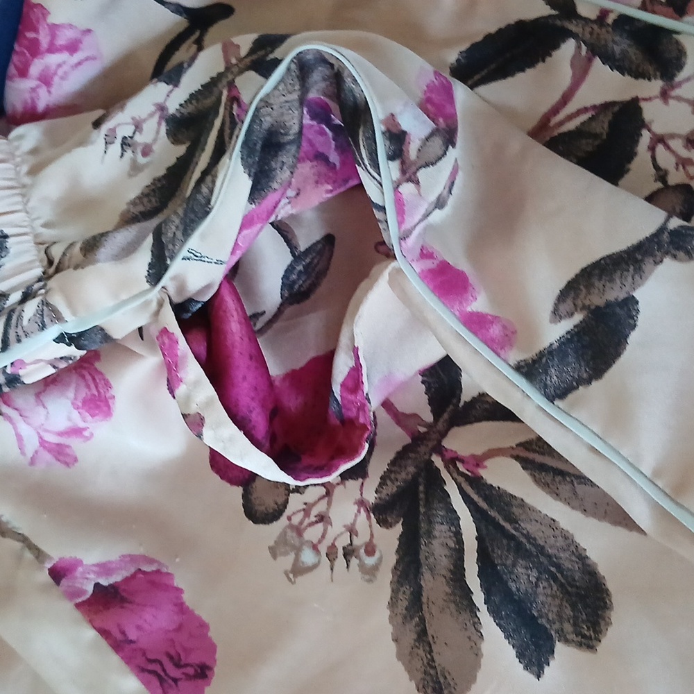 Victoria's Secret Pink Roses Satin Lounge Pajama Pants With Pockets. Size XS - Picture 15 of 17
